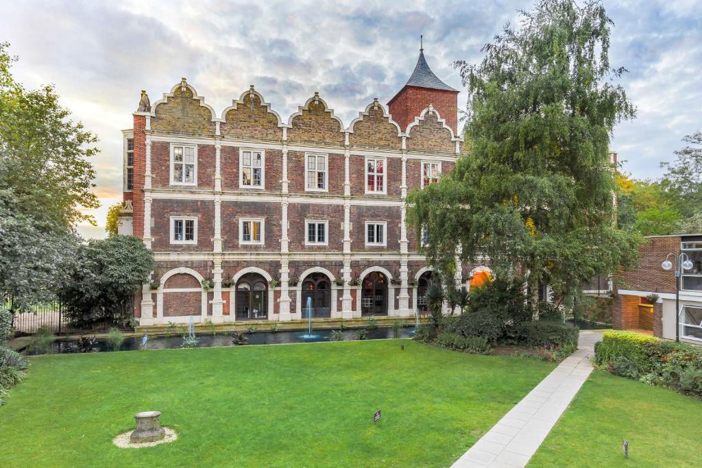 London Kensington Holland Park Hostel – London